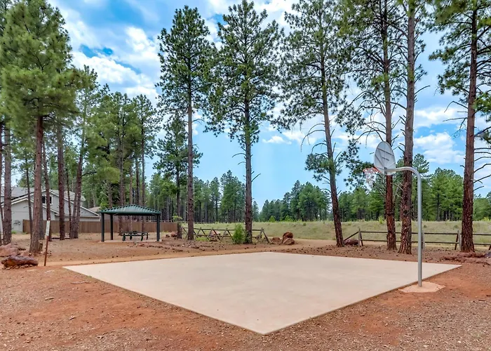 Сasa de vacaciones Walk To Urban Trails System: Cozy