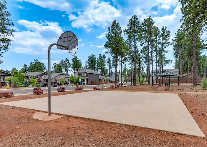 Сasa de vacaciones Walk To Urban Trails System: Cozy